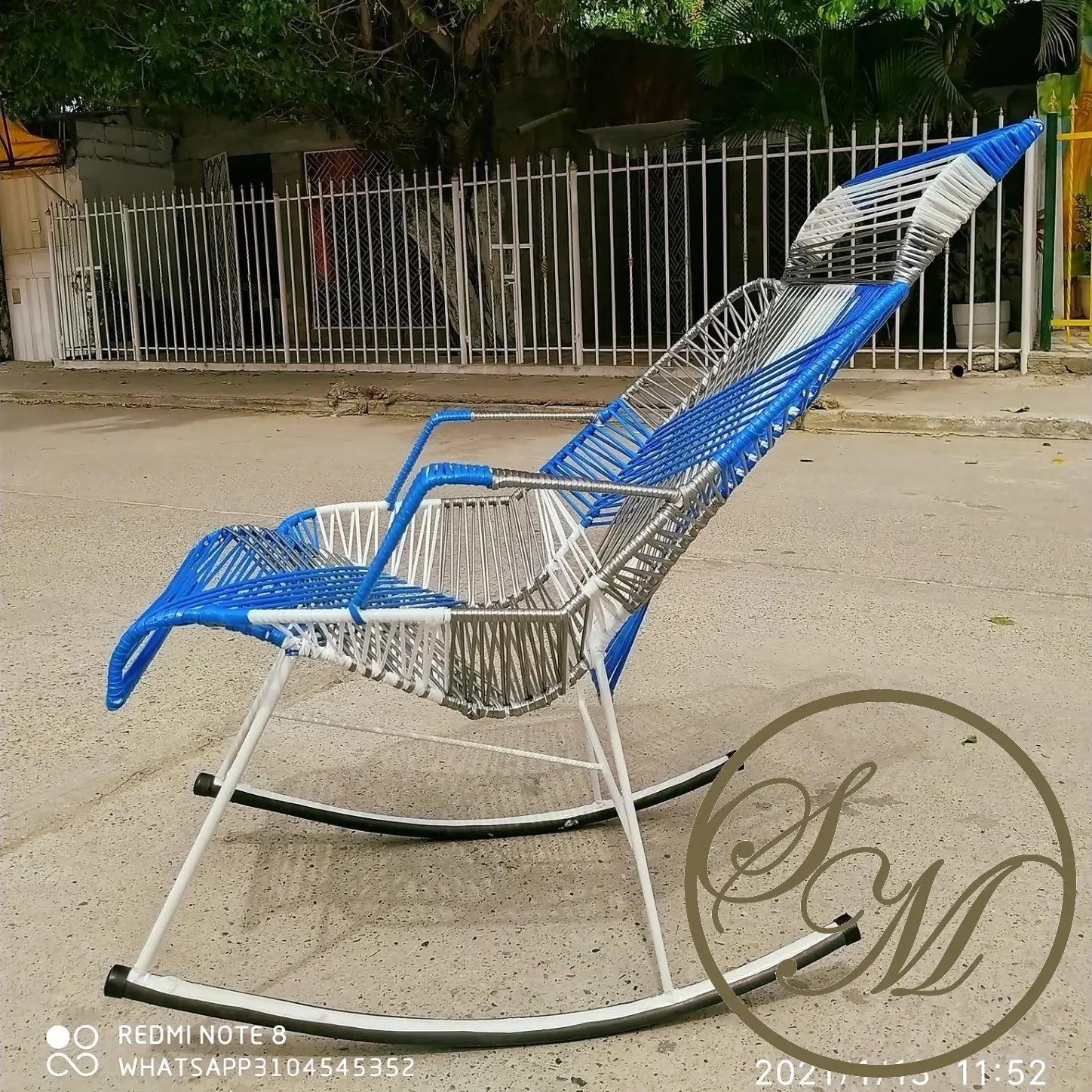 Silla Mecedora Tradicional Azul y Blanco